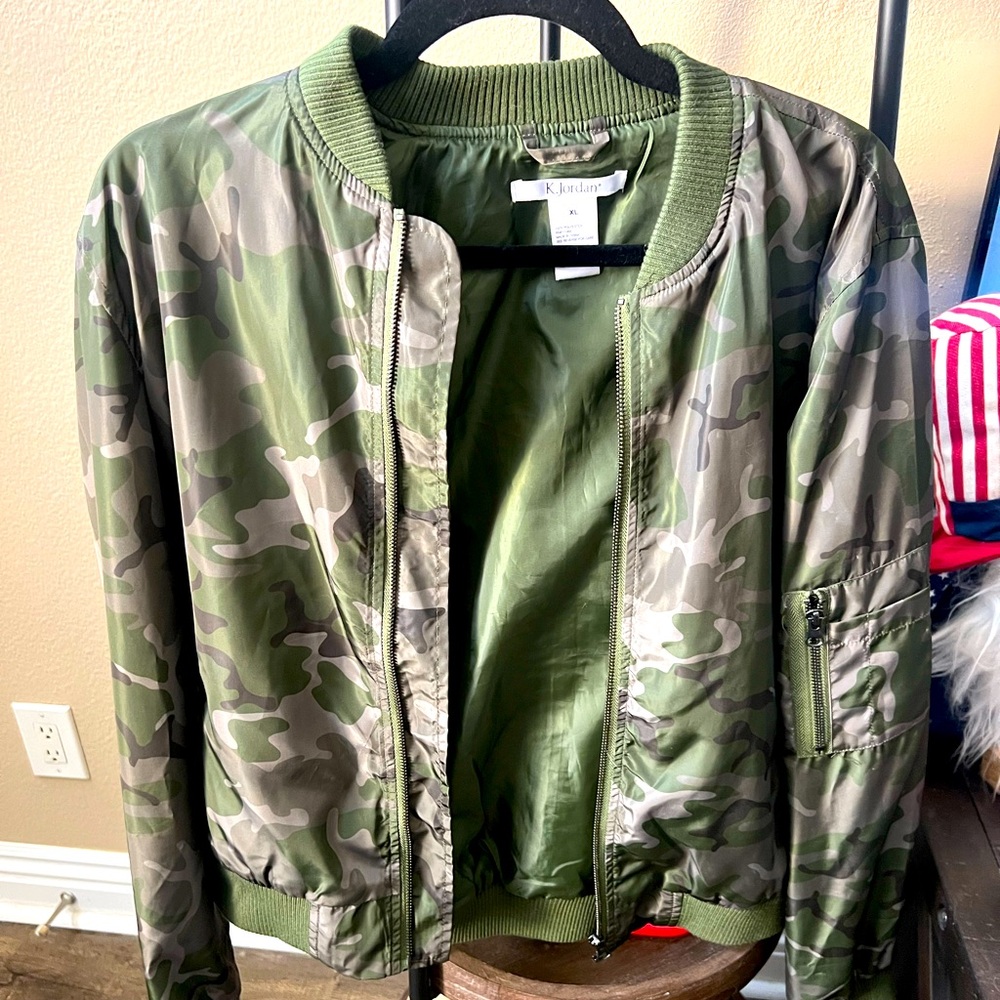 K.Jordan- Camo polyester extra large jacket
